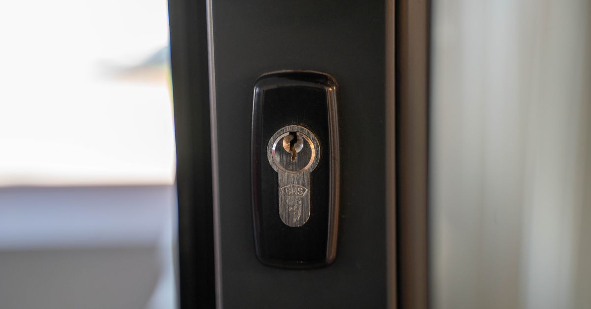 Why Ignition Cylinders Wear Out — and Why Chicago Winters Accelerate the Problem — Avondale Chicago Locksmith